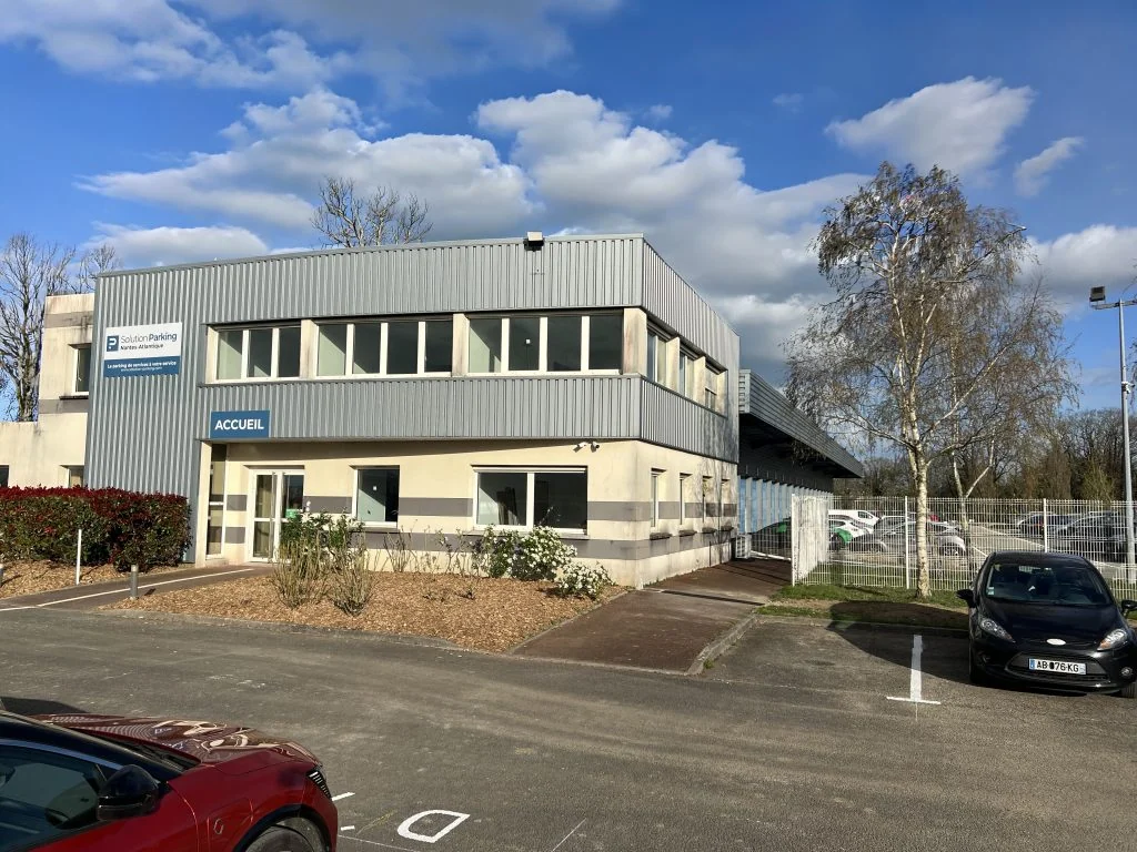 parking accueil facade
